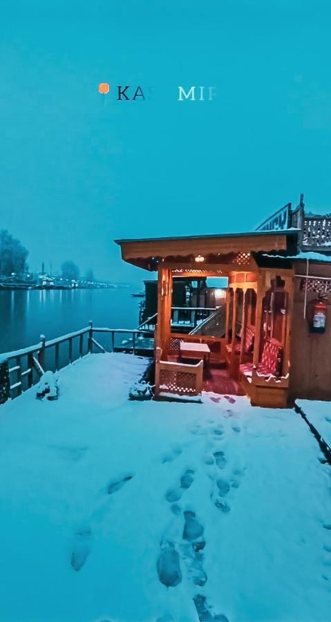Hotel Hb Nancy Group Of Houseboats à Srīnagar Extérieur photo