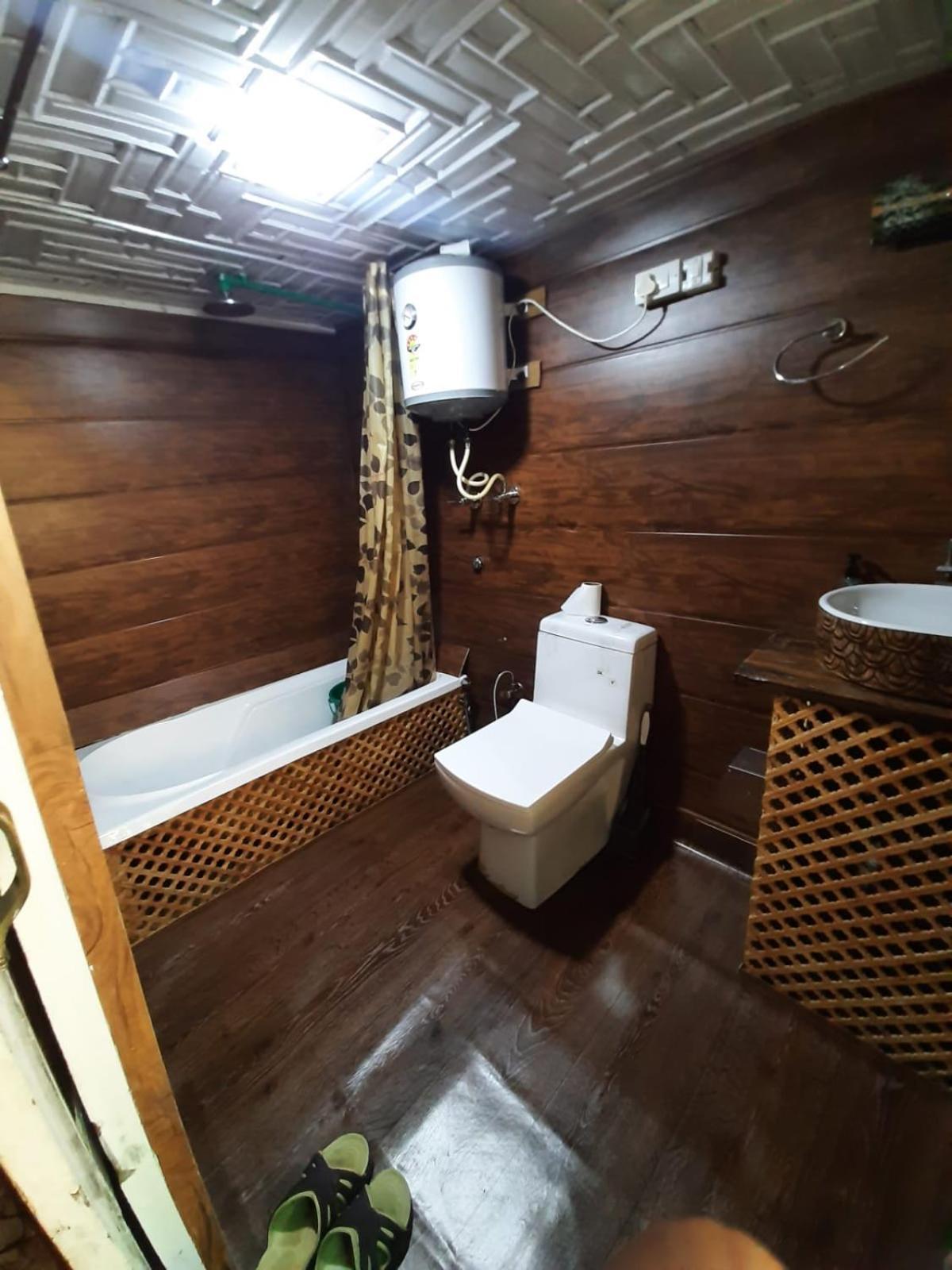 Hotel Hb Nancy Group Of Houseboats à Srīnagar Extérieur photo